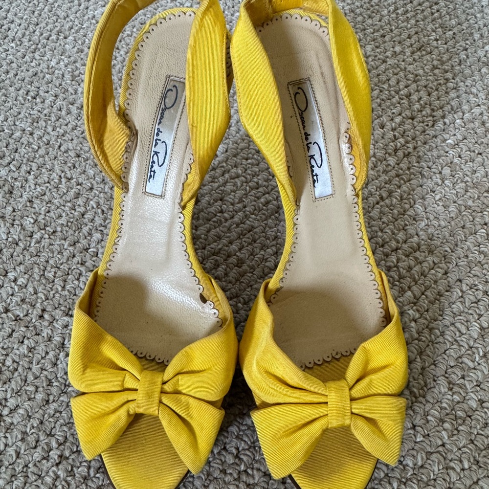 Oscar de la Renta Yellow Heels with Bow Detail